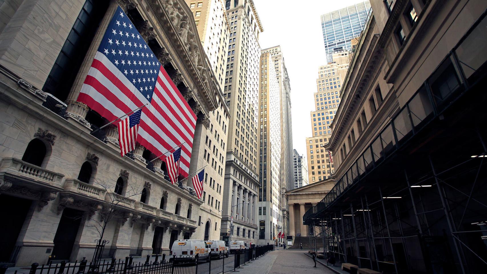 Dow falls 500 points on recession fears